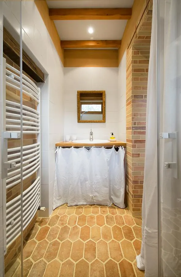 Absolut Oiseaux Bed & Breakfast Parisot  3*, Parisot (Tarn) France